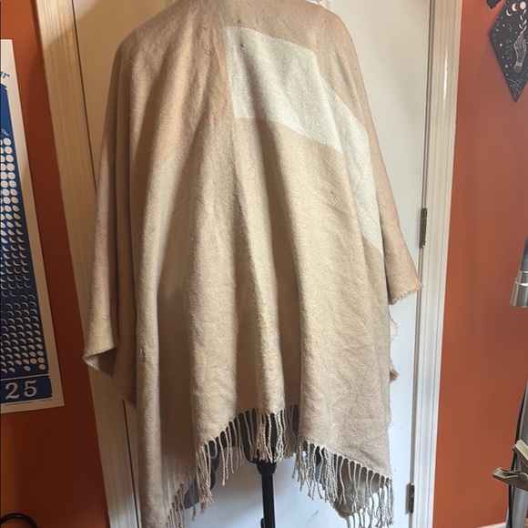 Soia & Kyo Light Tan Shawl - Picture 4 of 4